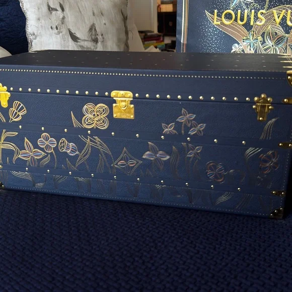 Louis Vuitton Navy and Gold Christmas calendar 2025 Box - Picture 7 of 7
